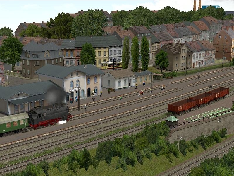 Dampflok fährt in den Bahnhof ein
