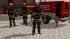 Feuerwehrm�nner mit Atemschutzger�t und Axt (1)