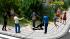 Animierter Strassenmusiker mit Gitarre, Mikro, Box, Gitarrenkoffer und Sound (1)
