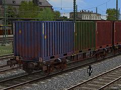 Rostige InnoFreight-Containerwagen mit Containern