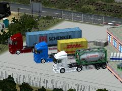 3 Lkw mit 2 Aufliegern und 9 ISO Seecontainer