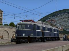 Elektrische Schnellzuglokomotive E19-12 der DB, stahlblau, Epoche IIIa